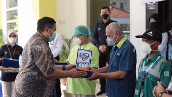 好消息是，Kimia Farma 为东爪哇的 Nakes 提交了 5，500 个补充和维生素援助包