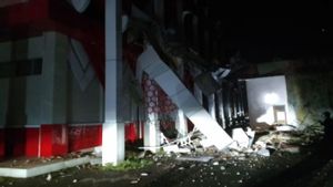 Bagian Luar Gedung KONI Sulut Rusak Akibat Gempa Magnitudo 6,2 Halmahera Barat