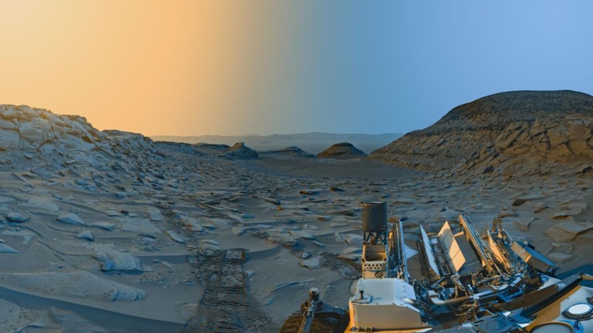 This Is What Mars Looks Like In The Afternoon And At Night