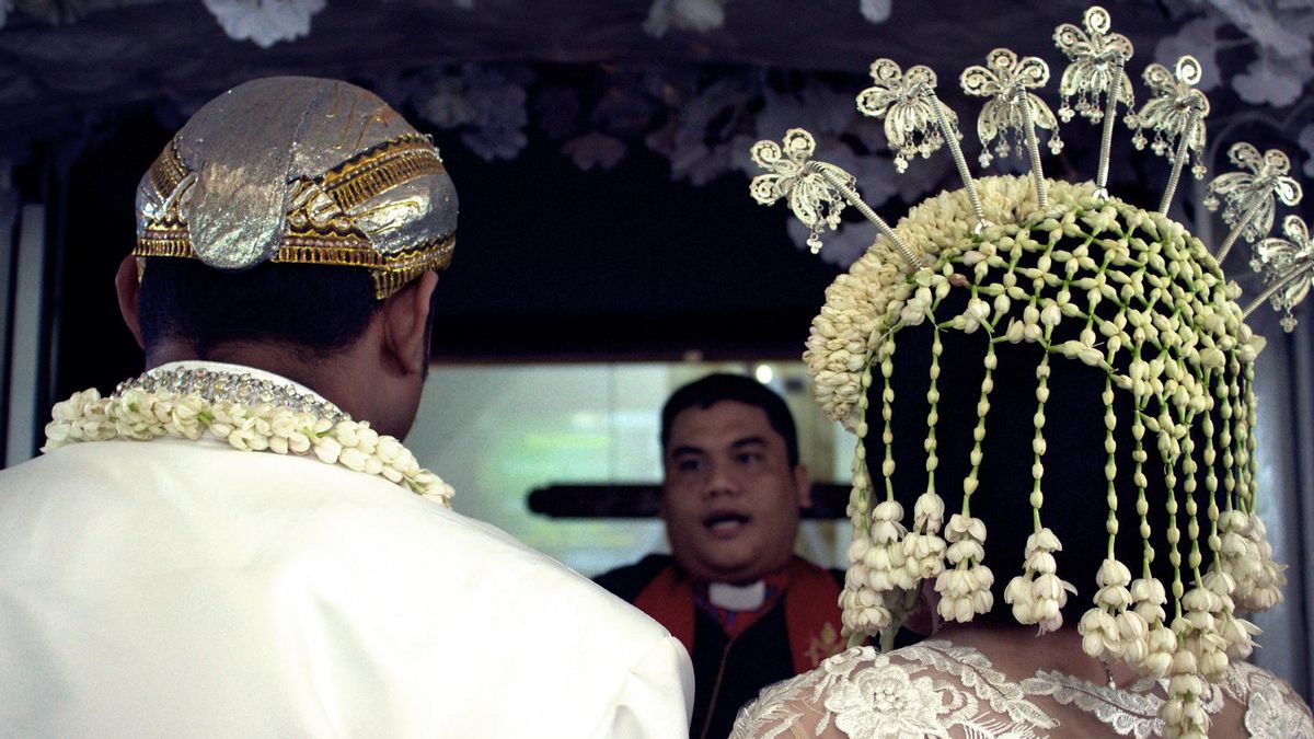 Interfaith Marriage Legalized By The Surabaya District Court, PSI: Don't Make It Difficult, Or Are You More Agreeing With Relationships Outside Marriage?