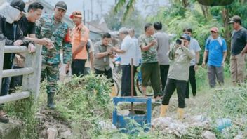 Pascabanjir Karawang, Sejumlah Alat Berat Diturunkan Angkut Sampah