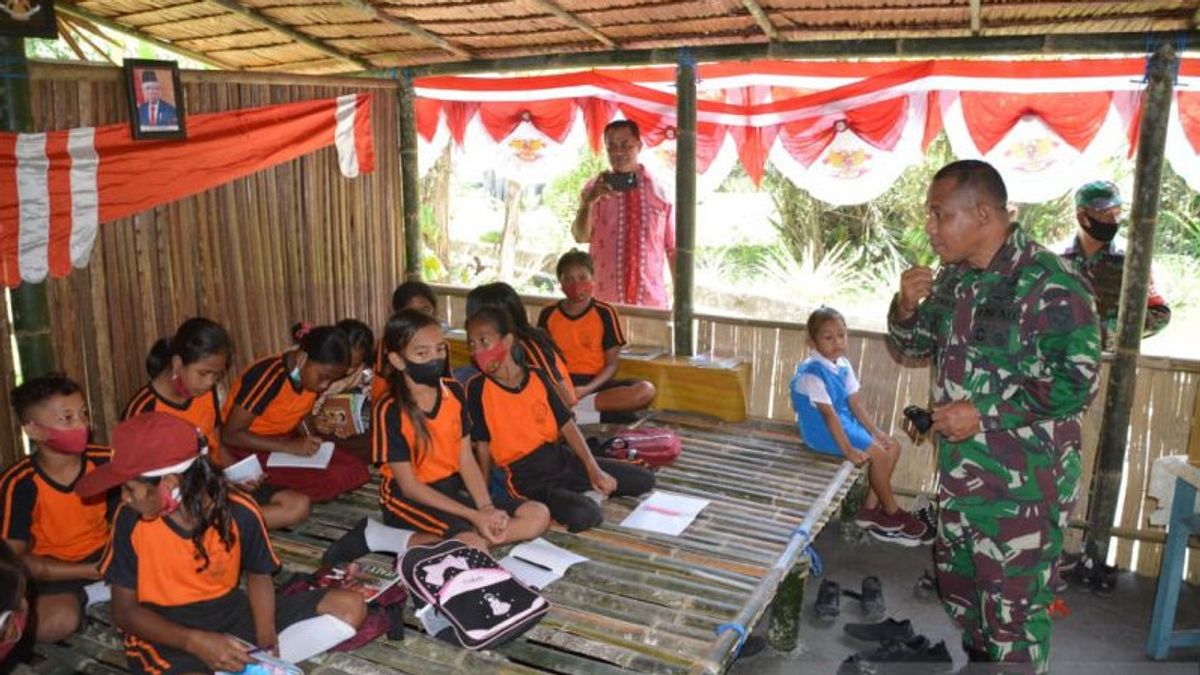 Called As The Son Of Maluku, Danrem 151/Binaiya Donates 1,200 Sets Of School Supplies, 100 Al-Qur'ans And Bibles