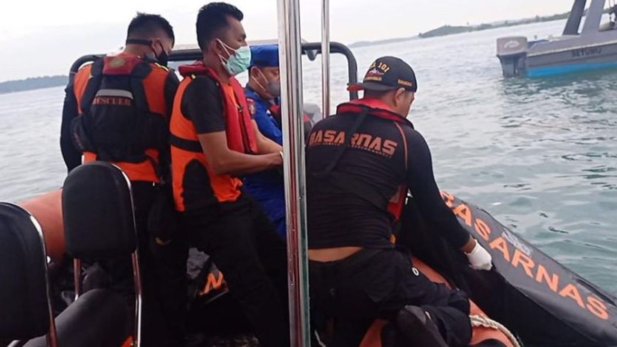 バタム島で転覆した違法なPMI輸送船の2人の犠牲者が死亡しているのが発見されました