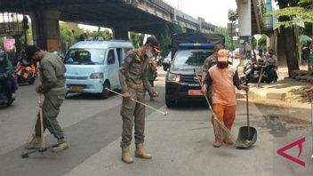 雅加达东部地区6条道路上有许多钉矿，居民怀疑轮胎车间人员是罪魁祸首