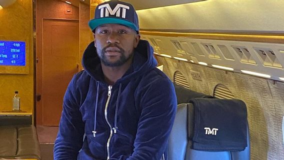Not Wanting To Destroy His Record, Mayweather Refuses To Fight At UFC