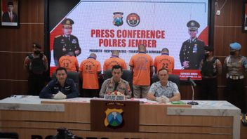 شرطة جاوة الشرقية الإقليمية Propam تفحص 2 من أفراد شرطة Jember فيما يتعلق بقضايا المخدرات