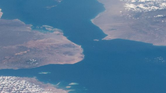 Kapal Pengangkut Barang Curah Ditembaki Perompak di Selat Bab el-Mandeb 