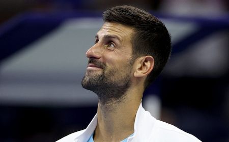 Penghormatan dari Novak Djokovic untuk Kobe Bryant: Pakai Kaos 'Mamba Forever' saat Terima Trofi US Open 2023