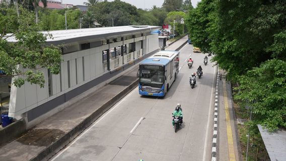 6 Months Closed Due To Revitalization, Bridge Transjakarta Bus Stop Operates Again