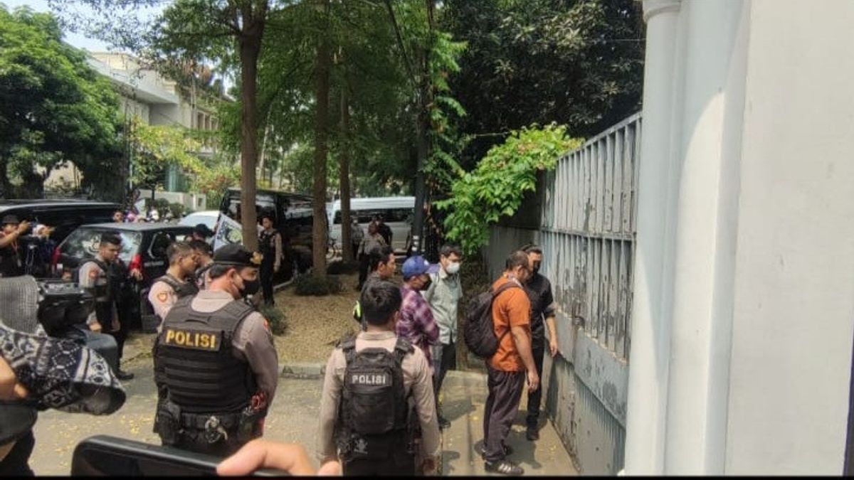 4 People Sent By The KPK Attended The Search Of Firli Bahuri's House In Kertanegara