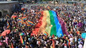 Amid The Massacre Of Rafah Refugees, 10 Thousand Israelis Hold LGBT Parade In Jerusalem