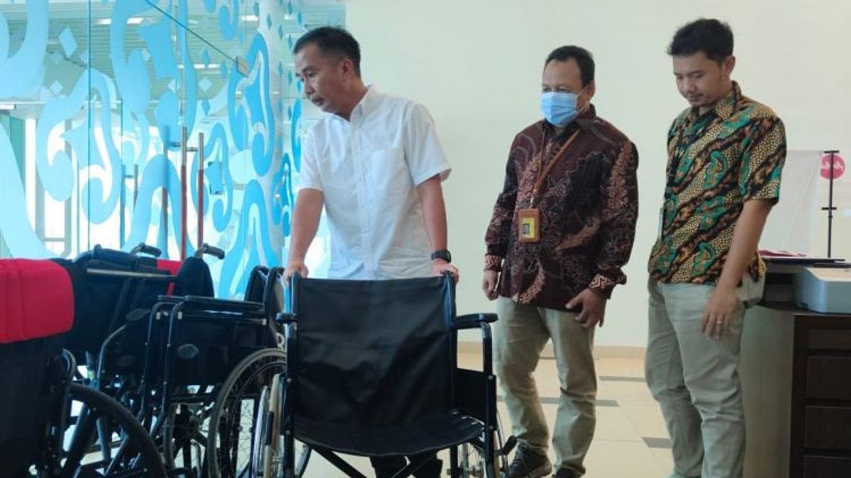 朝候选人离开之前,西爪哇代理州长命令经理修复Kertajati机场的方向说明
