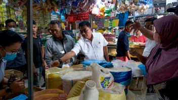 Cek Harga Pangan di Pasar Los 3000 Batam, Moeldoko : Jangan Coba-Coba Permainkan Harga dan Stok