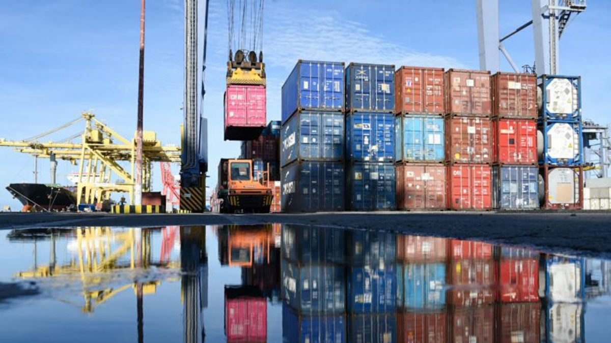 BPS notes that exports in October 2023 will decrease by 10.43 percent
