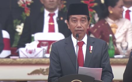 Dirsiber Bareskrim Eks Ajudan Jokowi Terima Lencana Bintang Bhayangkara Nararya dari Presiden