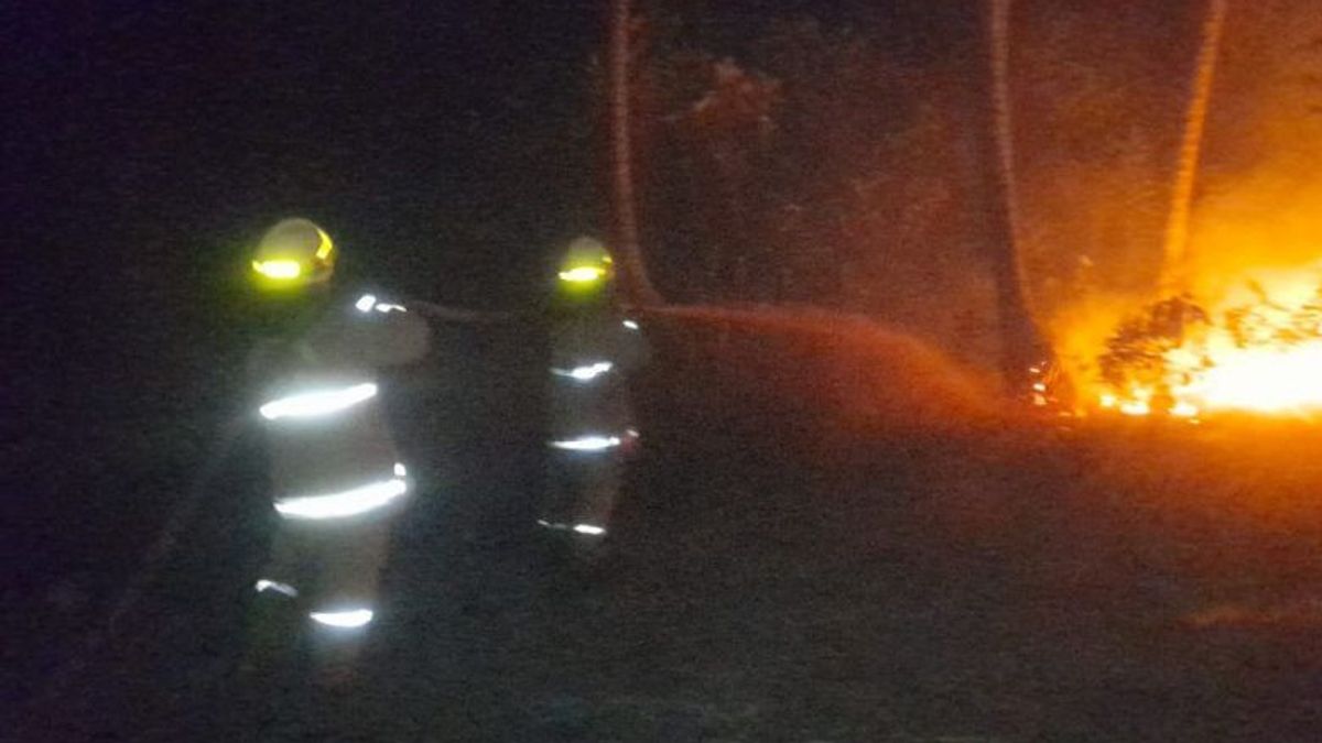 Des policiers ont éteint l’incendie de 1 hectare sur l’île de Tidung