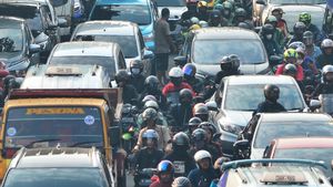 Polda Metro Larang Penggunaan Earphone Saat Berkendara