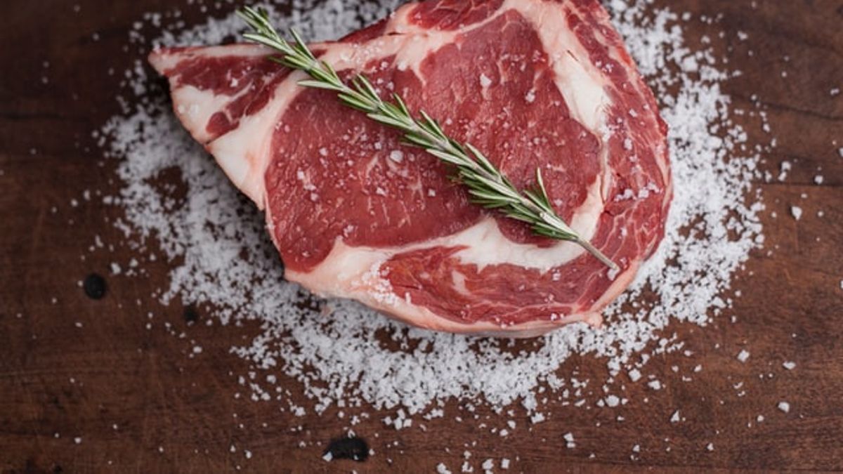 Benarkah Konsumsi Daging Kambing Bisa Sebabkan Hipertensi?