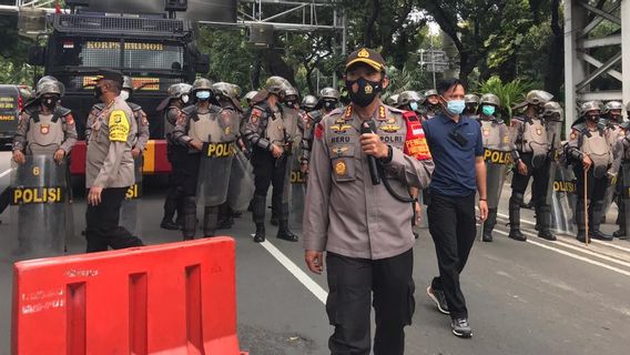 Massa Aksi 1812 Bebaskan Rizieq Mulai Berdatangan, Polisi: Bubar, Kalau Tidak Kami Tangkap