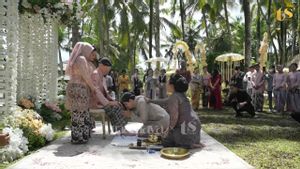 Father Receives Request For Restu Maxime Bouttier For Marriage Luna Maya In French