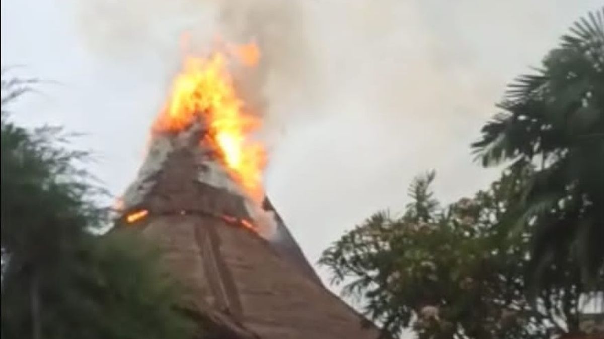 Rumah Rumah Makan Mang Engking Citra Raya Tangerang Burnt Akibat Terumpak Lightning
