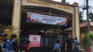 SMAN 72 Jakarta Dijaga POM AL, Murid Belajar Daring, Guru Hadir ke Sekolah