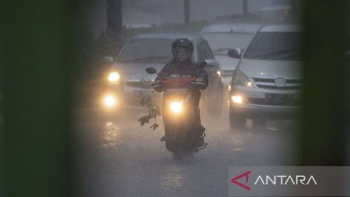 BMKG demande au public d’être conscient du potentiel de pluie de tempête