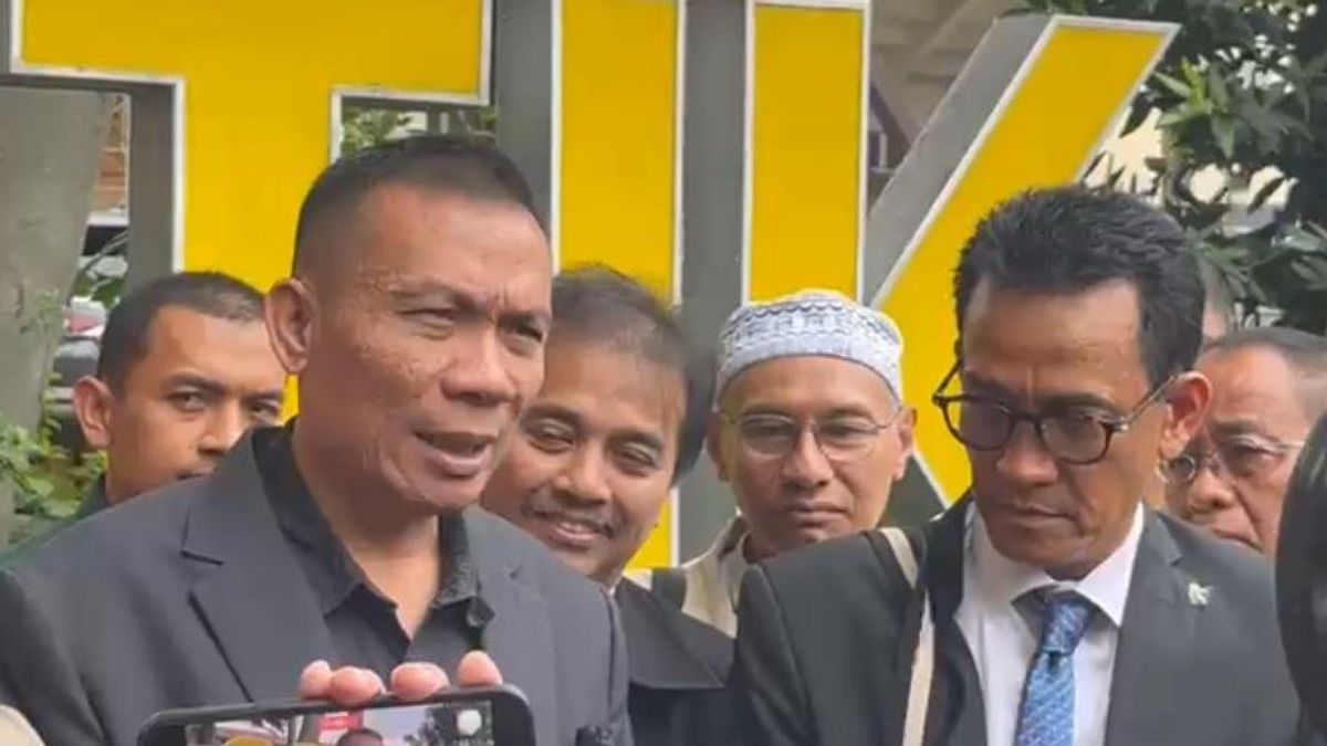 在 PTIK 的印尼国家警察改革听证会，Refly Harun 因为没有被给予发言权而退出了听证会