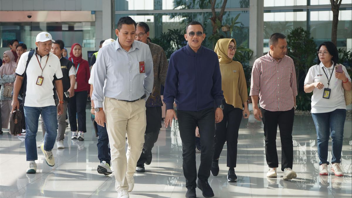 عبور هادئ وعودة مريحة: الوزير كاردينغ يزور صالة الصليب الأحمر الإندونيسي في سيمارانج