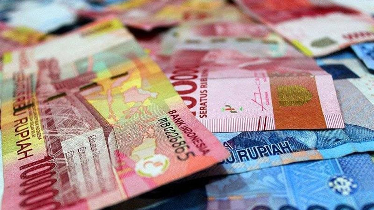 Manson Siahaan Arrested For Shopping With Counterfeit Money, Hundreds Of Fake Money At His Home