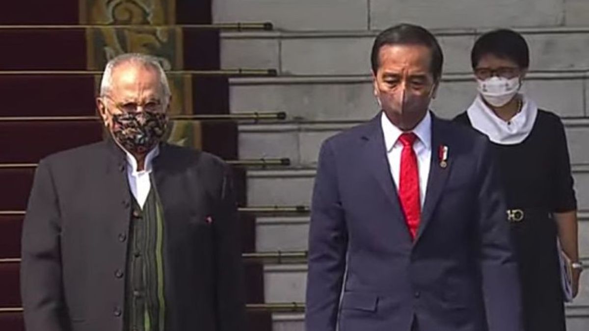 Escorted By Troops In Indonesian Traditional Clothes, The President Of Timor Leste Enters The Bogor Palace To Meet Jokowi