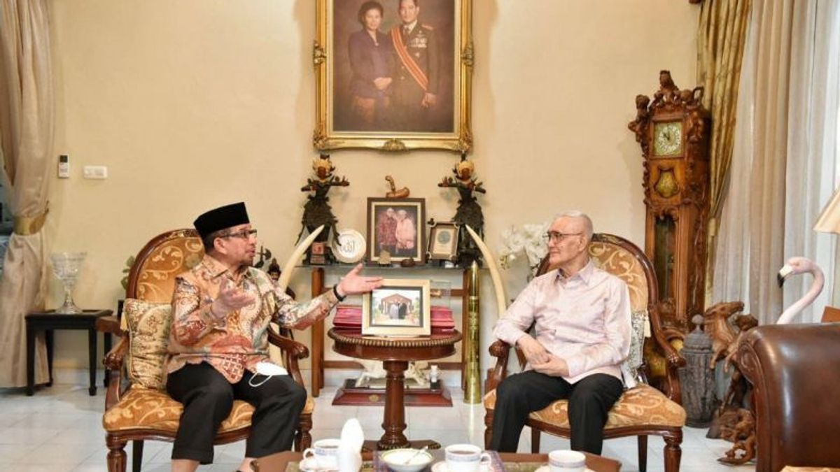 Chairman Of The PKS Syuro Council, Salim Segaf, Meets Try Sutrisno To Discuss Nationality