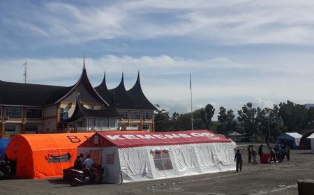 1.713 Pengungsi Gempa Sumbar Pulang, Petugas Sediakan Tenda di Dekat Rumah