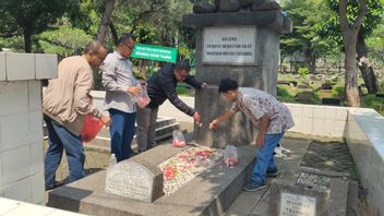 قبل حفل توزيع جوائز MHT 2022 ، تقوم PWI Jakarta Management بالحج إلى قبر محمد حوسني ثامرين
