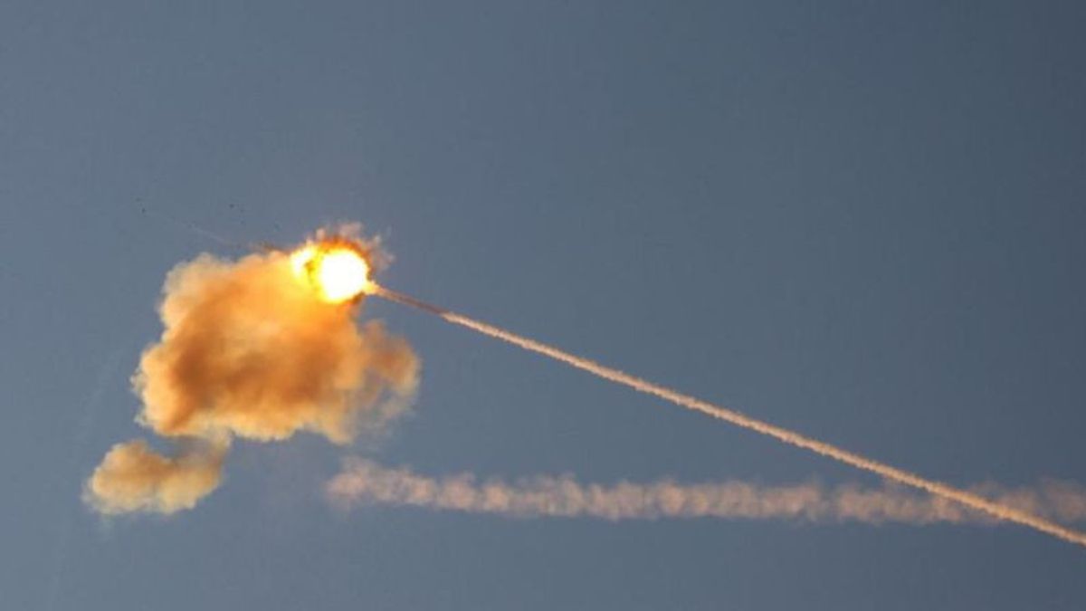 在巴勒斯坦火箭弹引发下，以色列在加沙进行空袭