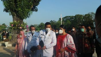 由北苏门答腊省省长主持开幕仪式，乔科维的儿媳鲍比·纳苏蒂翁正式成为棉兰市市长