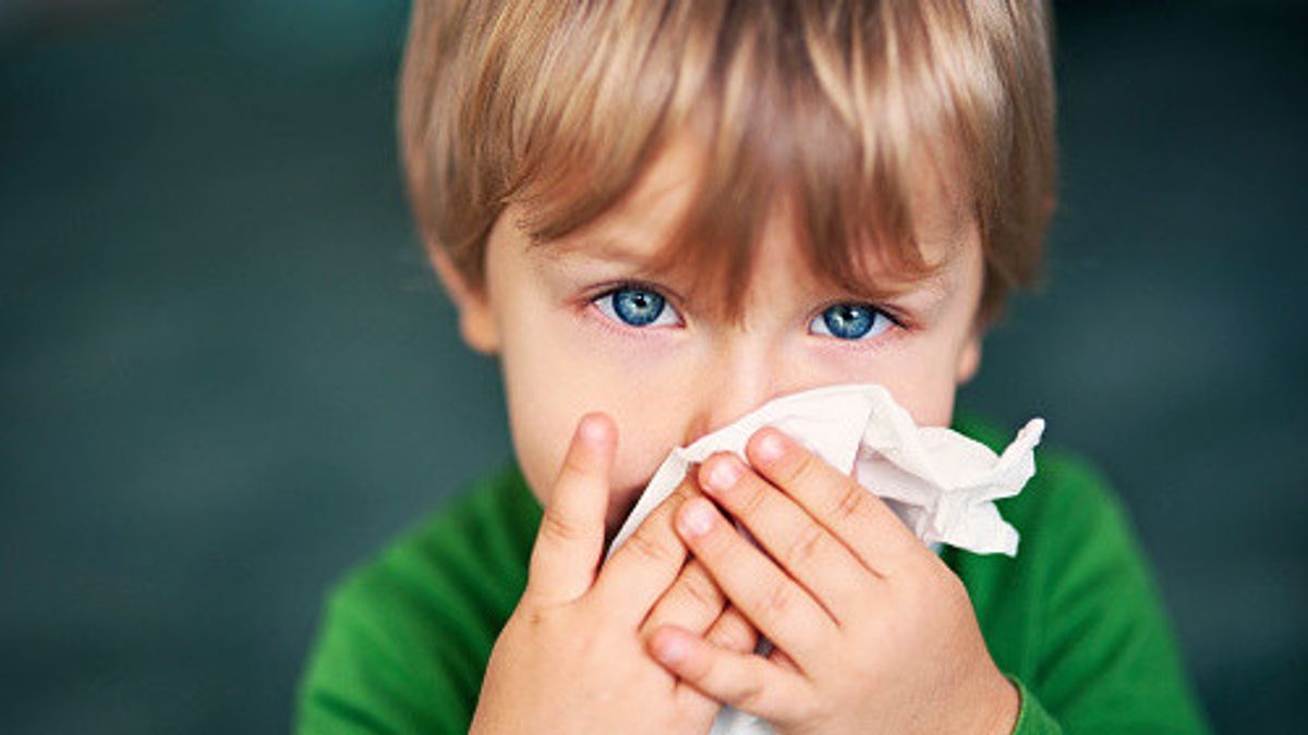 Hidung Anak Berair dan Bersin-bersin, Berikut Perbedaan Pilek dengan Alergi