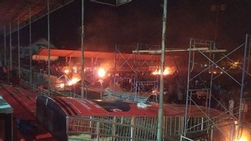 残忍な、観客は失望ペルシラジャ対PSMSメダンの試合のためにスタジアム施設を燃やす キャンセル