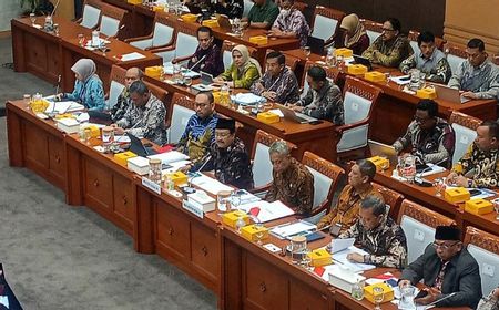 Mensos Ikut Arahan Mendagri Stop Salurkan Bansos Hingga Pilkada Rampung