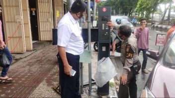 An Electronic Parking Terminal Worth Over Rp. 100 Million In Makassar Damaged