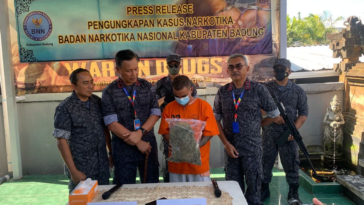 Terima Paket Ganja 1 Kg, Pelatih Surfing di Bali Diduga Jaringan Sindikat Medan Ditangkap BNN