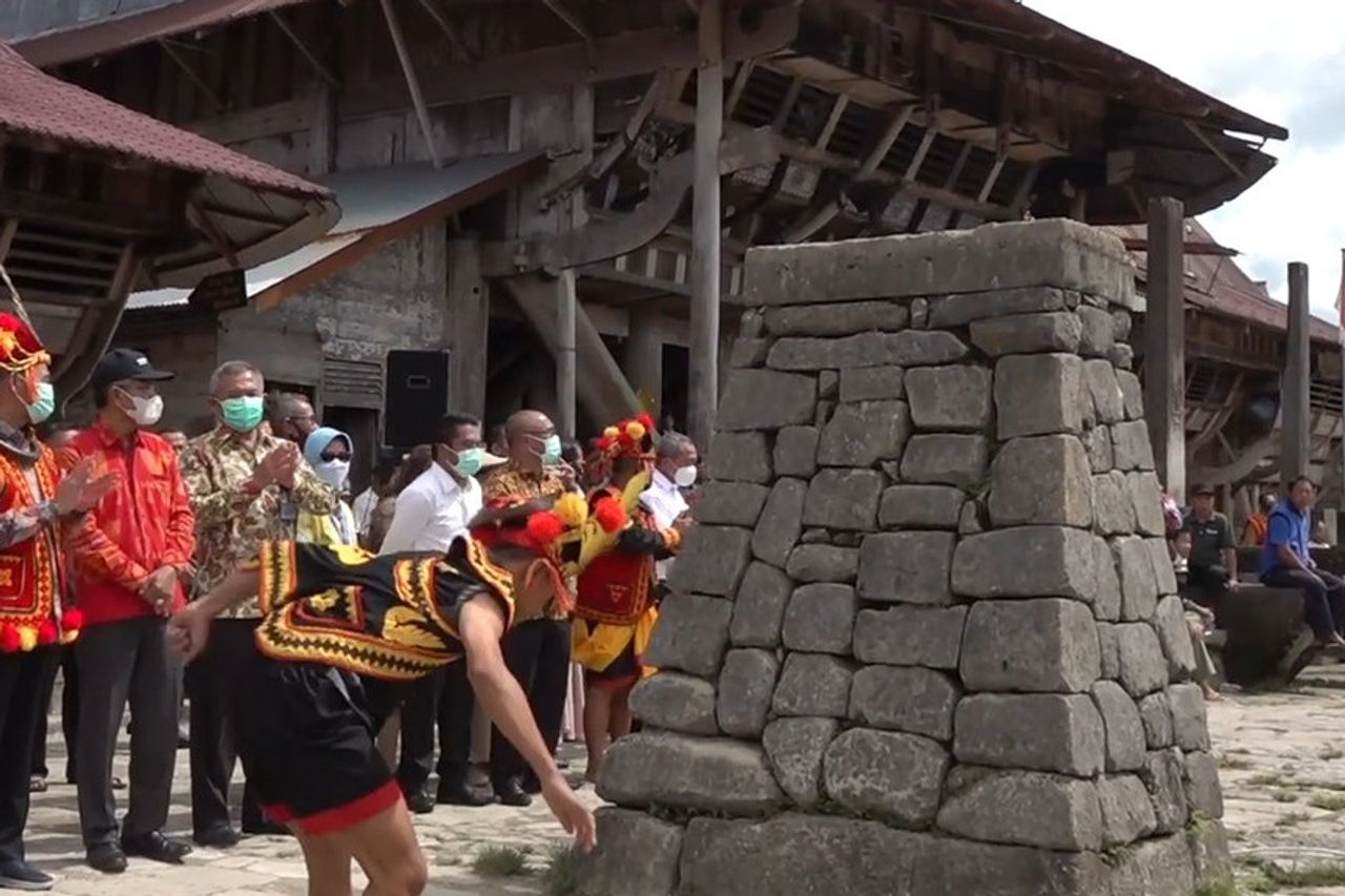 4 Customs of North Sumatra, Some of Which Are World Famous