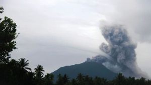 Dalam 12 Jam, Gunung Ibu 9 Kali Erupsi Beruntun