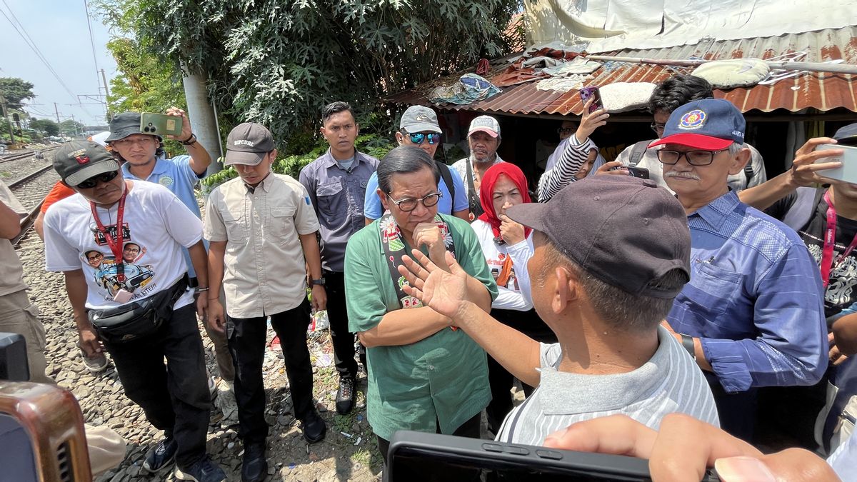 Unrealized Since Jokowi's Era, Cideng Residents Ask Pramono To Create A Security Fence For Residents' Houses With Railroads