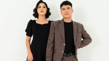 Dillan Zamaita和Mentari Novel Bawa Nuansa 50an in a Song Named Nona