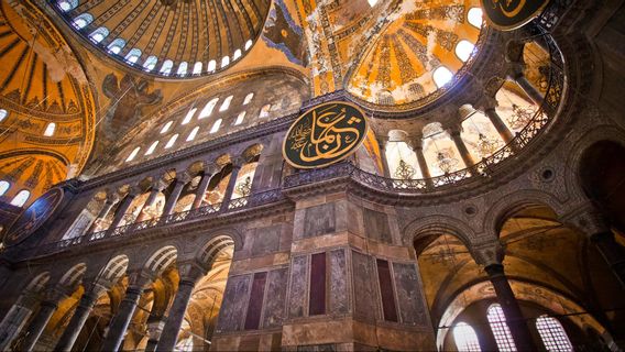 Dokter yang Tak Disebut Namanya Umumkan Kluster Baru COVID-19 dari Salat Jumat Perdana di Hagia Sophia