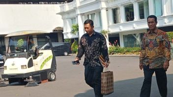 Jokowi Diskusi Ekonomi dengan Eks Mentan Amran Sulaiman di Istana, Bahas Pilpres juga?