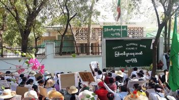 Bank Employees Reject Military Coup, Disrupted Banking Services in Myanmar