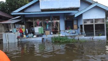 Thousands Of Houses Are Submerged By Floods In Sekadau West Kalimantan, One Resident Dies