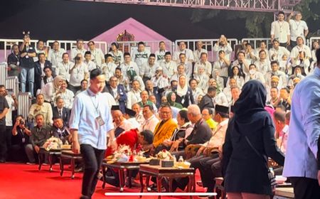 Ketum PSI Sungkem ke Megawati di KPU Jelang Pengundian Nomor Urut Capres-Cawapres